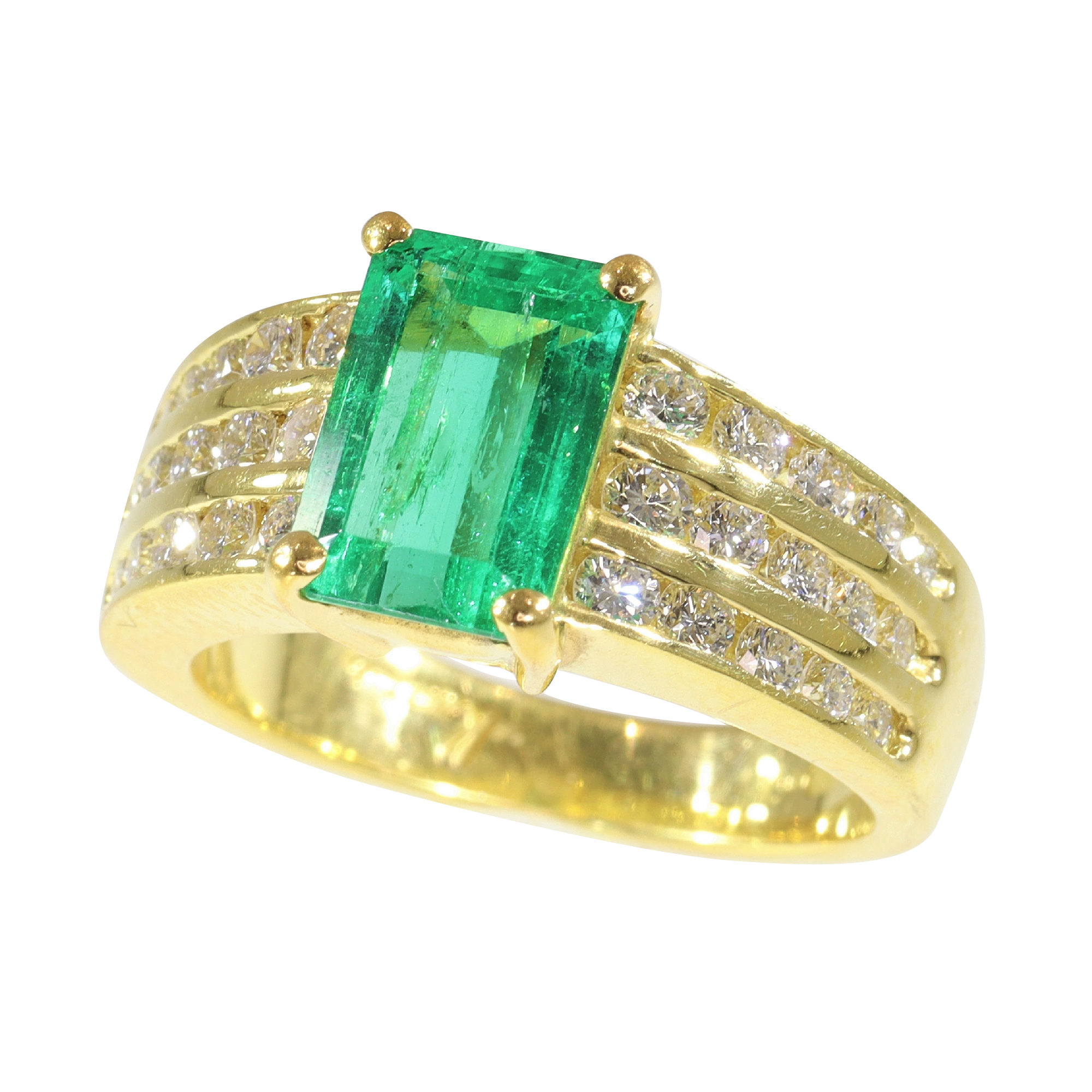 Kutchinsky s Green Splendour: 2.33ct Emerald Engagement Ring with Diamond Accents